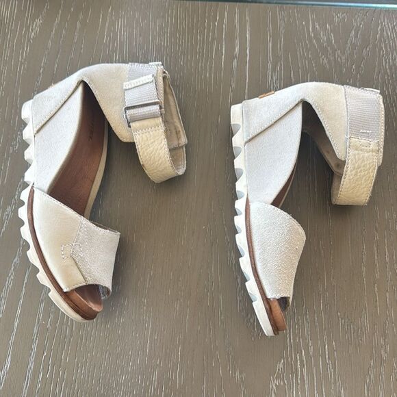 Sorel Light Grayish Leather Wedge Sandals Open Toe Casual Women’s Size 7.5 GUC - Picture 10 of 10